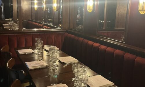 La Rue arriva a Milano: il ristorante parigino dal format essenziale